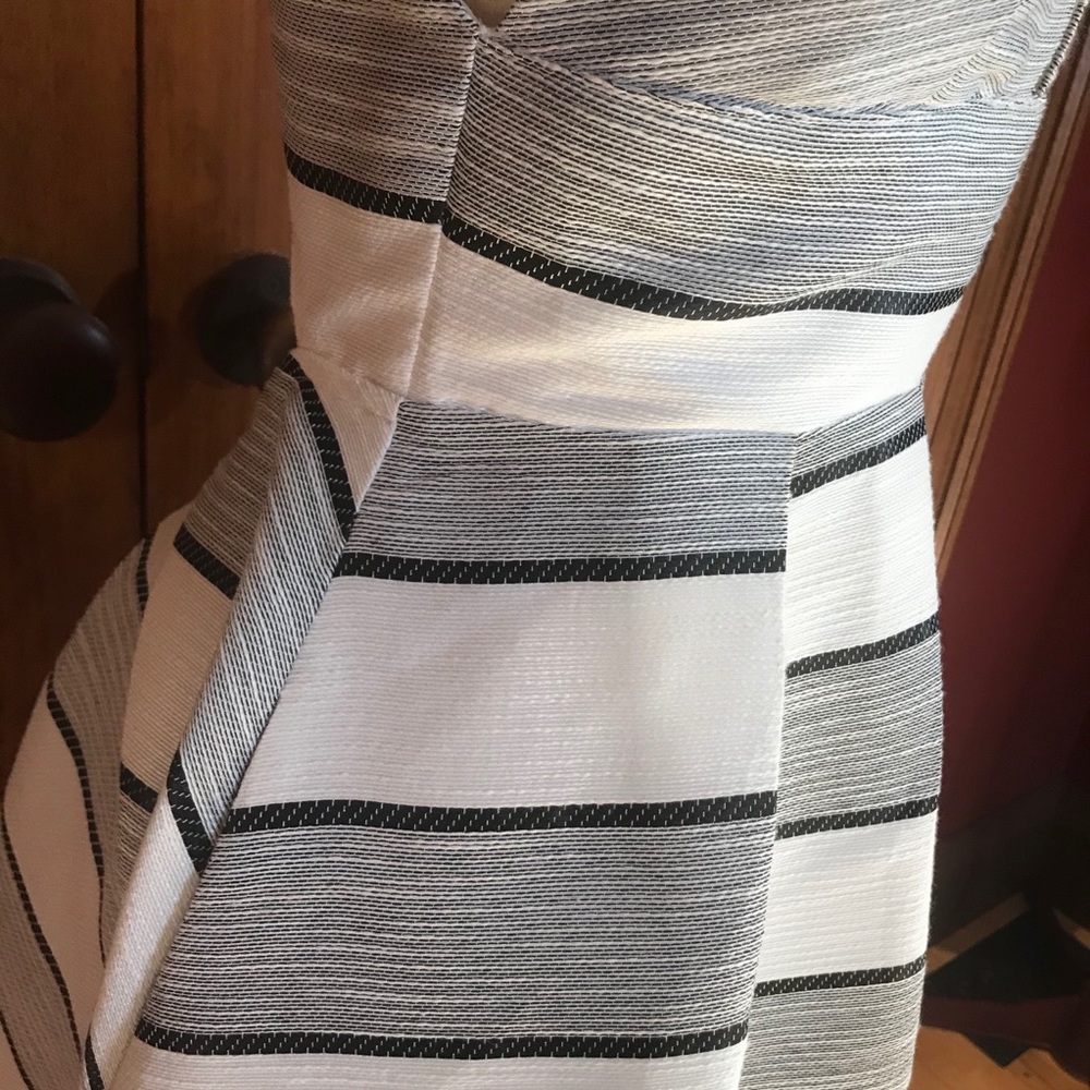 HOST PICK! NWOT. Gray/ White Dress - Picture 8 of 16